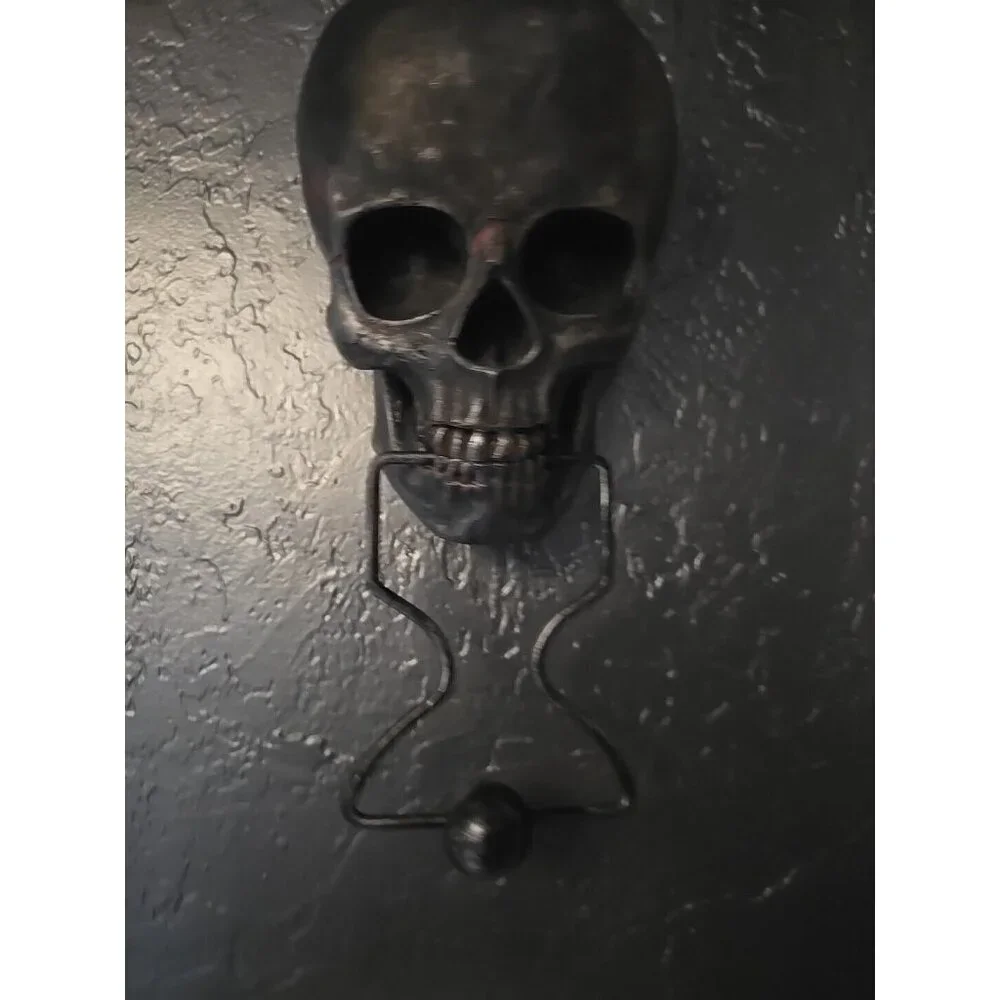 RESIN SKULL Door Knocker SILVER Gray Home WALL DECOR Dark Gothic Halloween New - Picture 5 of 6